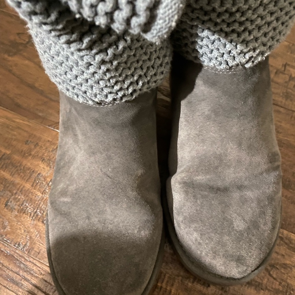 UGGS ! Beautiful grey - Picture 6 of 11